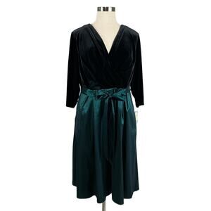 Alex Evenings Velvet A-Line V-Neck Midi Cocktail Dress Black and Green Size 20W